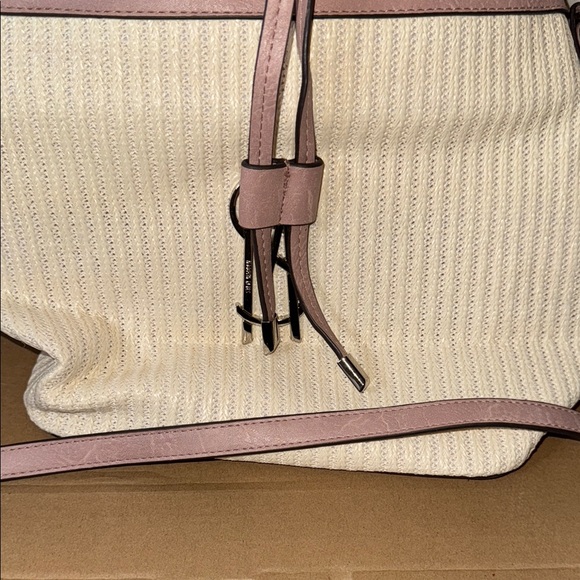 Steve Madden Pink and Cream Shoulder Bag with Textured Knit Design - Picture 6 of 7